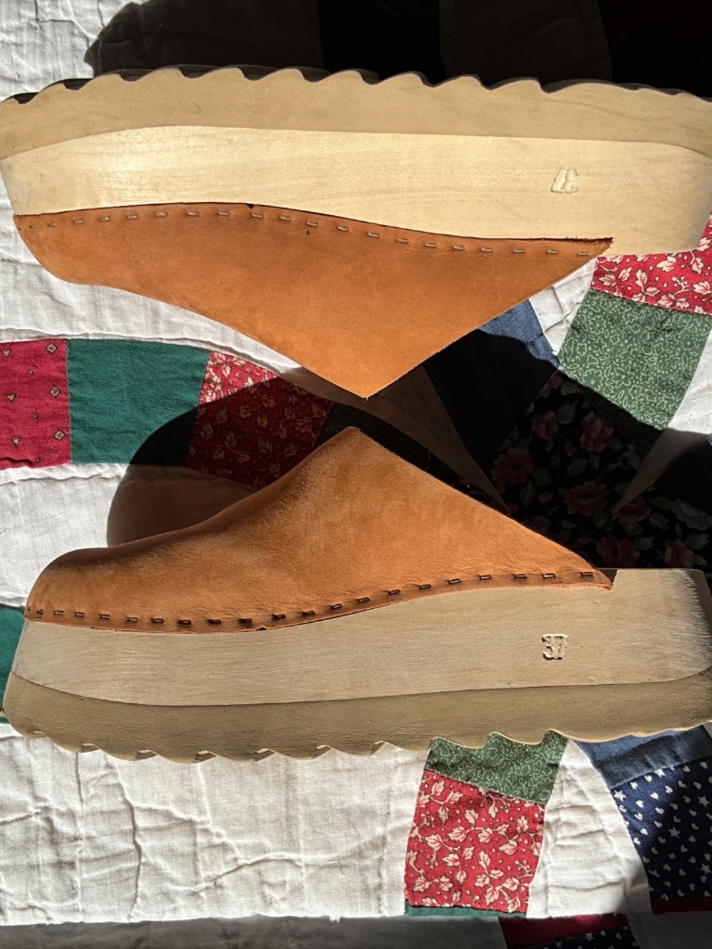 BRYR Chonk suede clogs - Picture 4 of 8